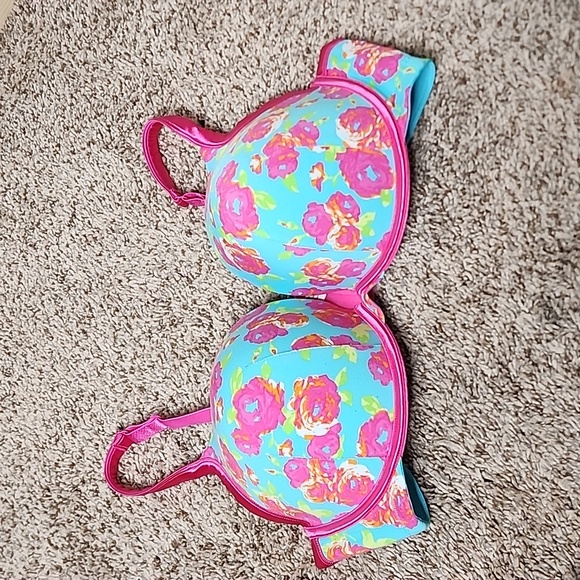 Cacique Other - Cacique underwire bra size  42DD some elastics  from the inside are coming  out